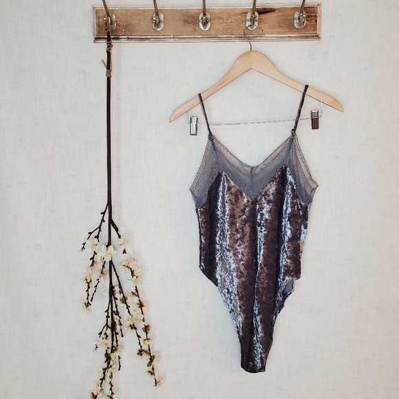 MOSSIMO GREY VELVET BODYSUIT- Size S🛼 - Picture 2 of 3